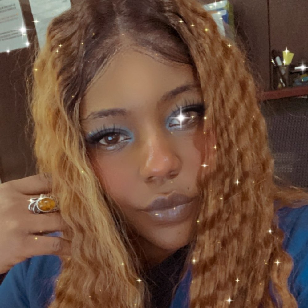 Meet your Posher, Ena